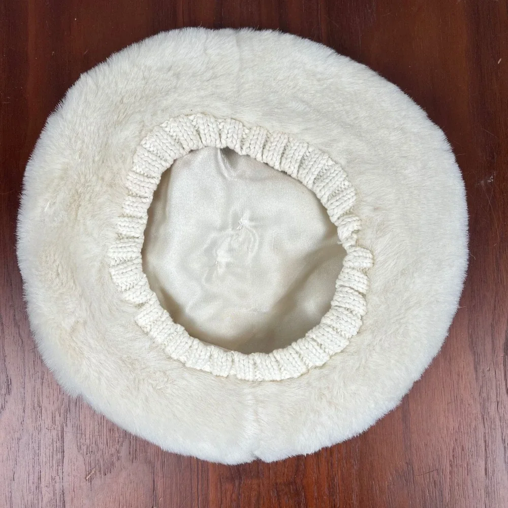 BabyGap Faux Fur Beret Hat Ivory Cream Pom-Pom 12-18 Months NWT 868325-00